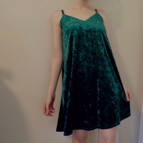 bobeau Dresses & Skirts - 🎉🎉💚💚 NWT Emerald Velvet Chic Dress SM